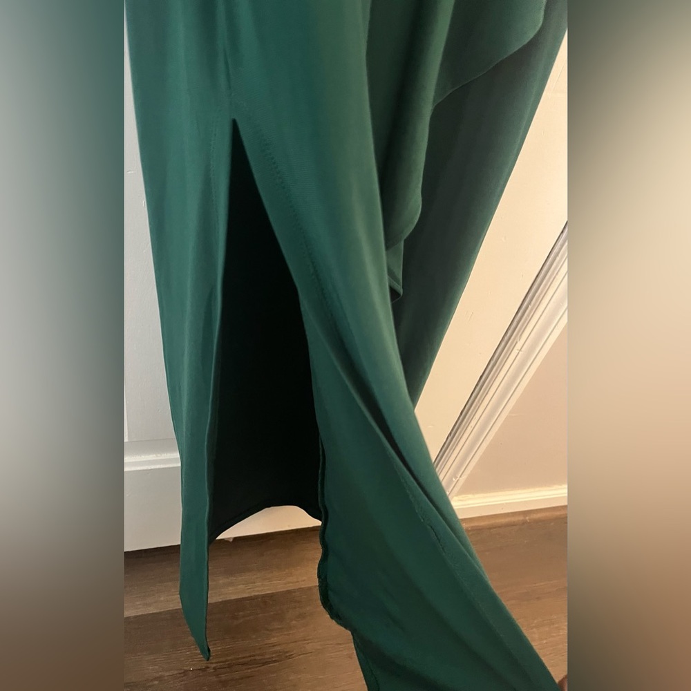 SCARLETT Elegant MattexJersey Dark Green Formal Gown With Back Overlay. Size: 16 - Picture 8 of 12